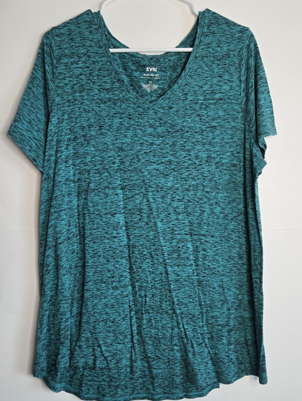 EVRI Women’s Size 1X Teal V-Neck Modern Tee Shirt